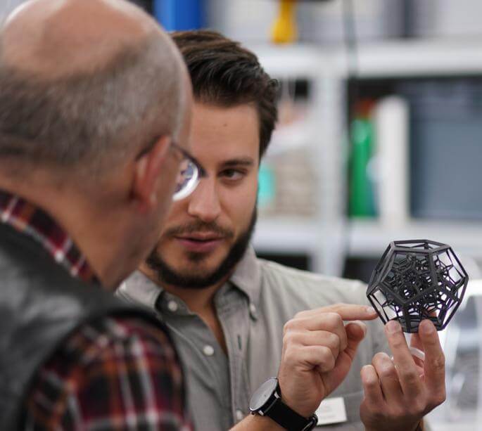 3D-Druck-Schulungen_SLS3D SLS 3D Berater schult Kunden zum selektiven Lasersintern